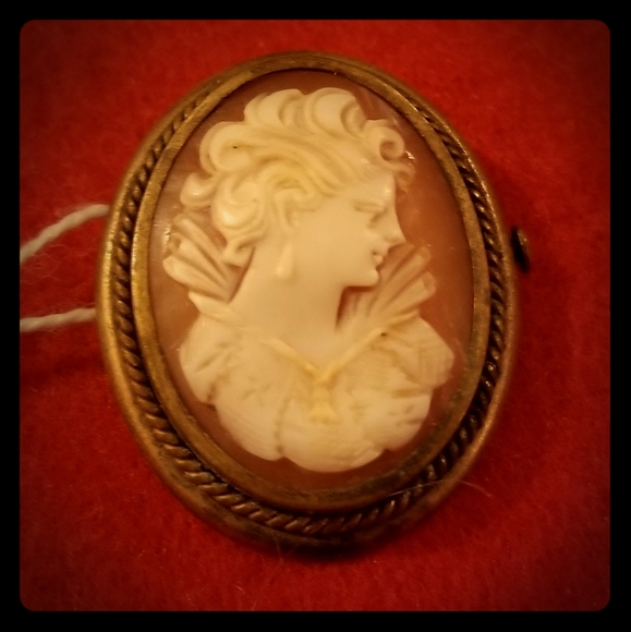 Vintage Jewelry - Antique cameo brooch/pendant